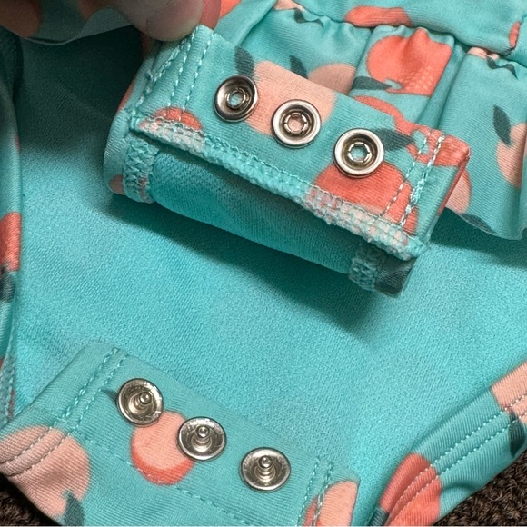 0-3M + 3-6M - Cat & Jack - One Piece Swim Suit with Snaps UPF 50+ NEW - Picture 4 of 4